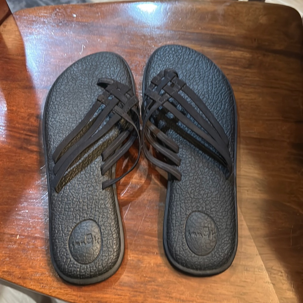 Brand New Sanuk flip flops